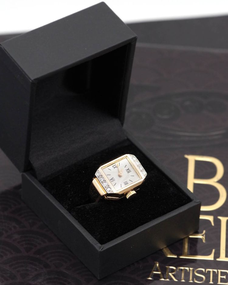 Bague montre tank en or 18 karats et diamants, bague ancienne, Rétro, montre, bijou rétro, diamants 