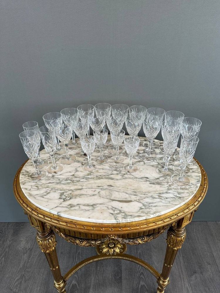 Service De Verres En Cristal Saint Louis Modèle Chantilly (26 Pièces), XXe Siècle