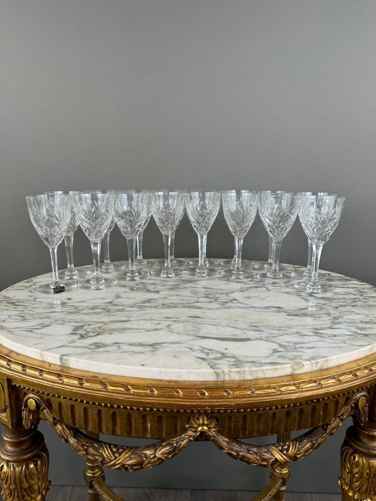 Service De Verres En Cristal Saint Louis Modèle Chantilly (26 Pièces), XXe Siècle