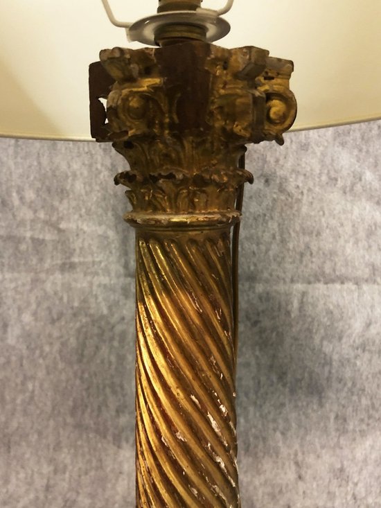 Lampada in legno dorato, 20° secolo