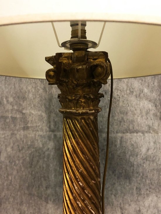 Lampada in legno dorato, 20° secolo