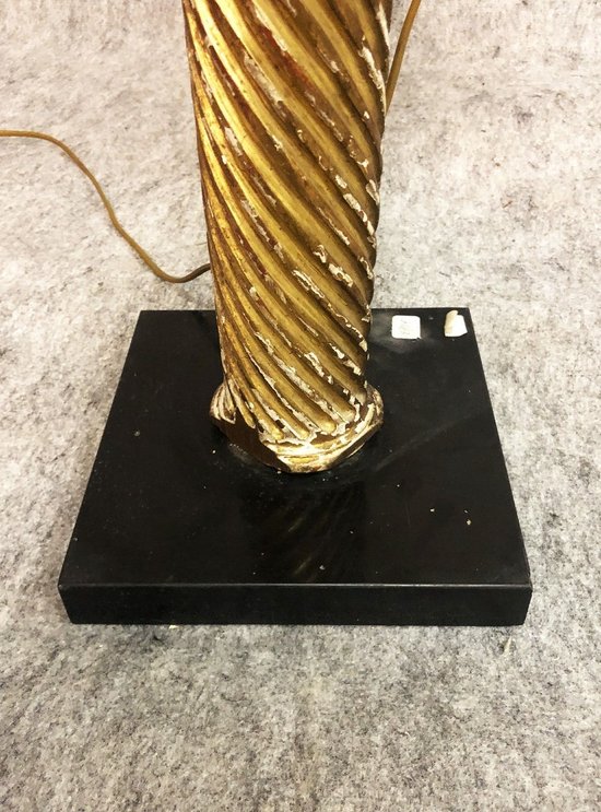 Lampada in legno dorato, 20° secolo