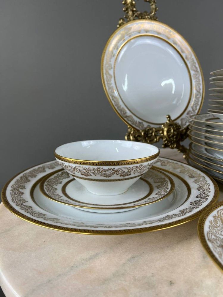 25 Piece Limoges Porcelain Service, 20th Century