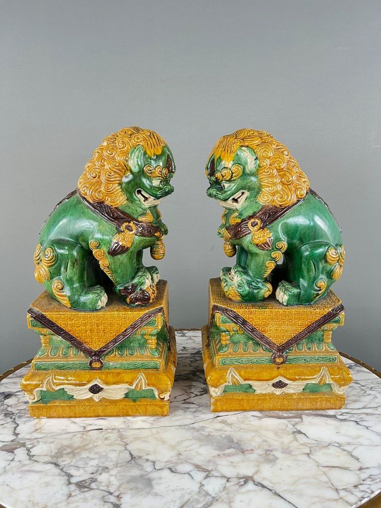 Coppia di leoni guardiani in ceramica smaltata, Cina, XX secolo