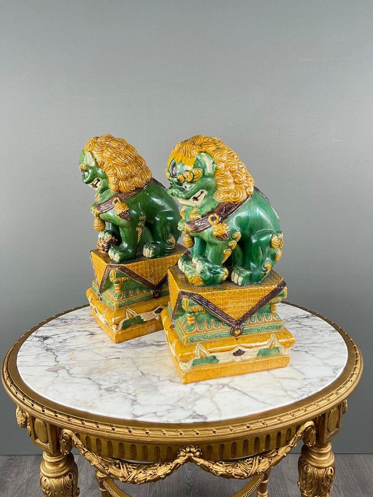 Coppia di leoni guardiani in ceramica smaltata, Cina, XX secolo
