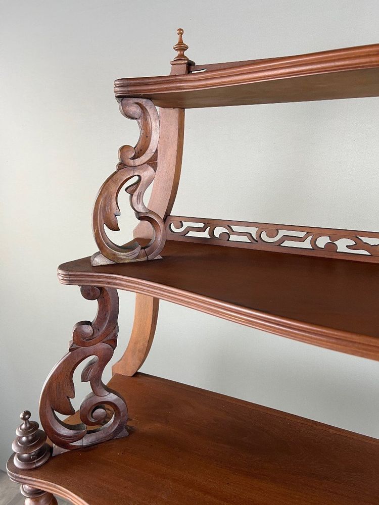 Grande Etagère En Acajou Sculpté , XIXe Siècle