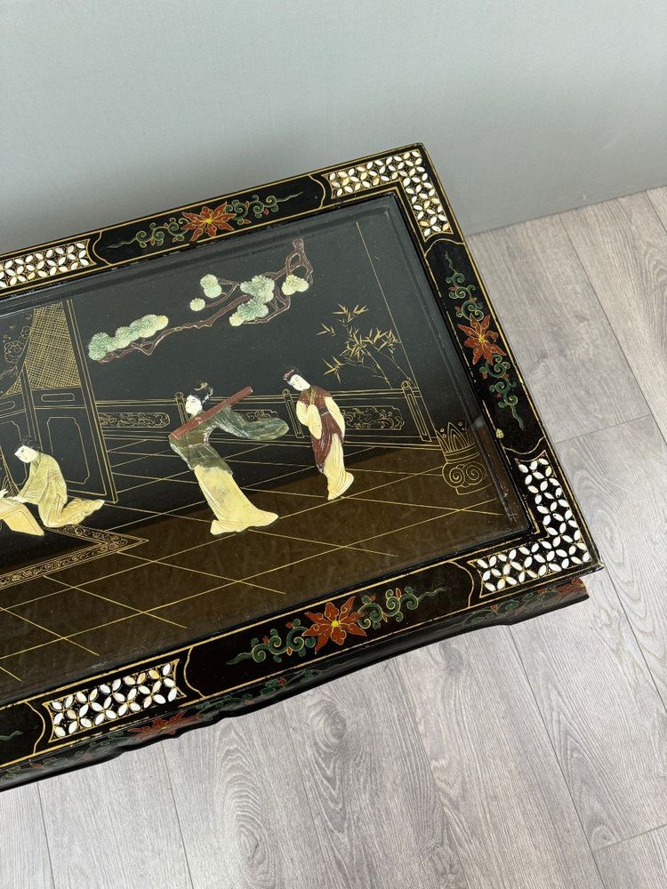 Table Basse Chinoise Laquée Et Incrustée, XXe Siècle