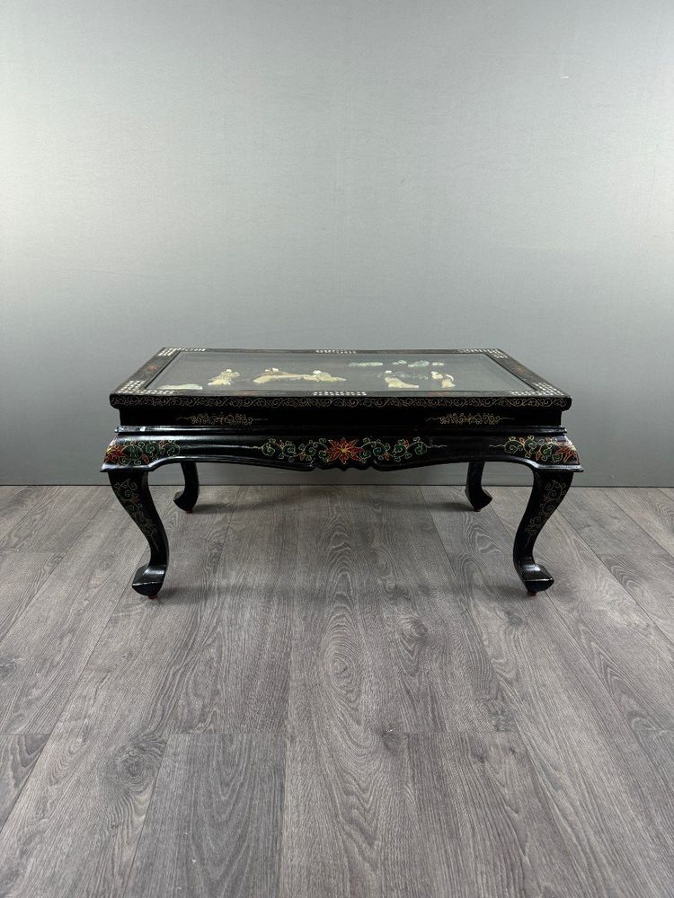 Table Basse Chinoise Laquée Et Incrustée, XXe Siècle