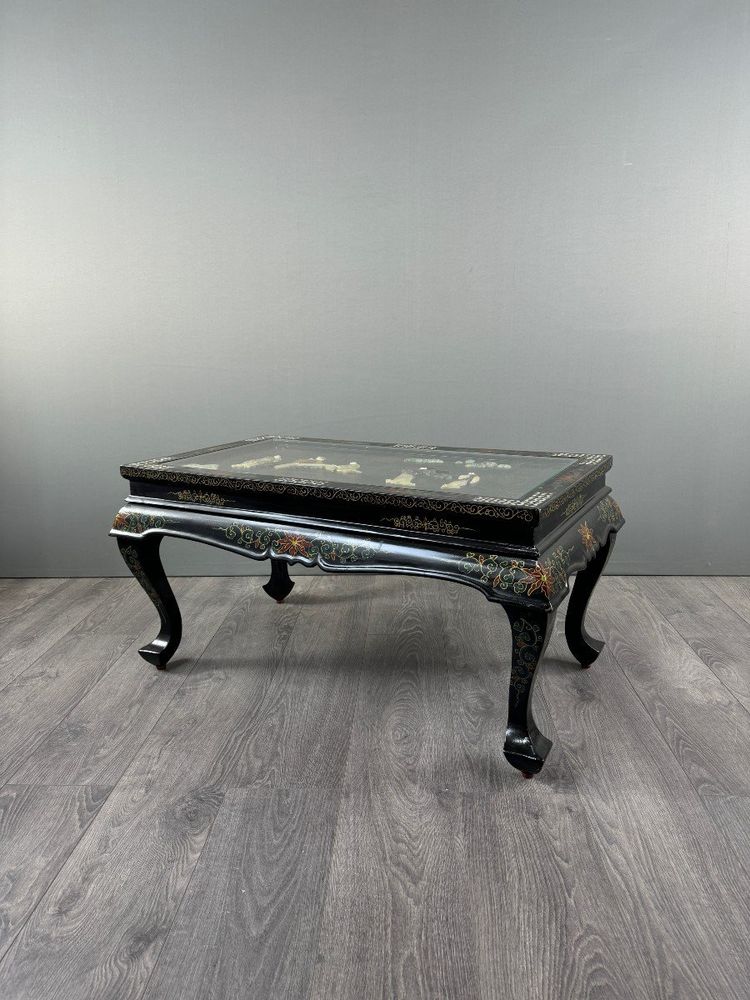 Table Basse Chinoise Laquée Et Incrustée, XXe Siècle
