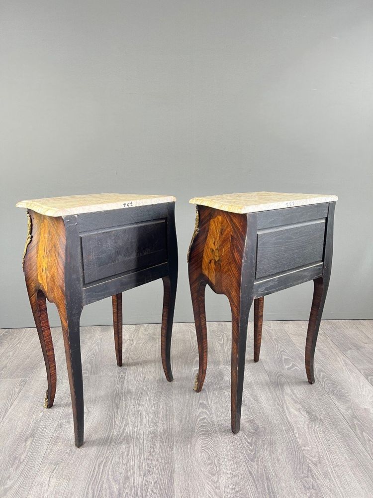 Paire De Tables De Chevet De Style Louis XV En Marqueterie Et Marbre – XIXe Siècle