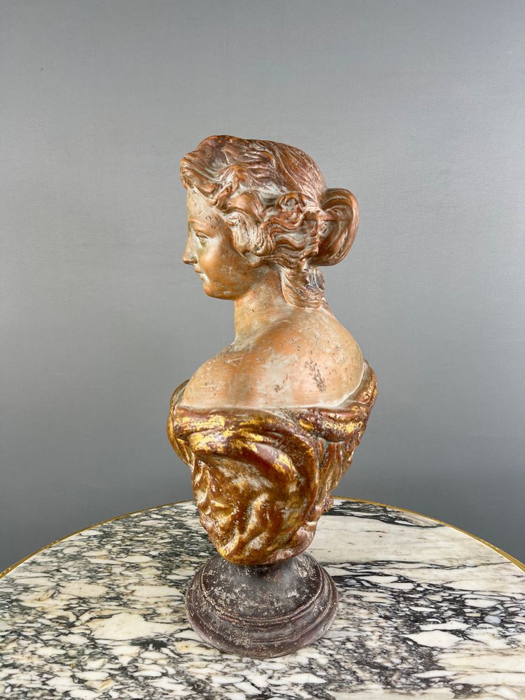 Busto femminile in terracotta, Italia, XX secolo