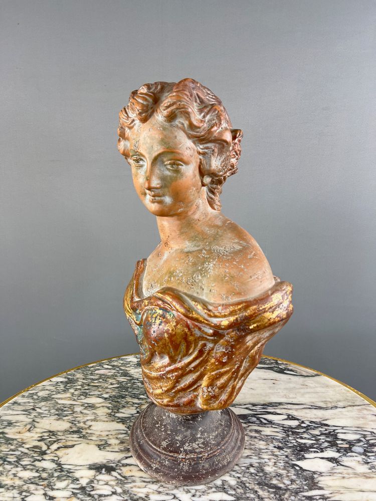 Busto femminile in terracotta, Italia, XX secolo