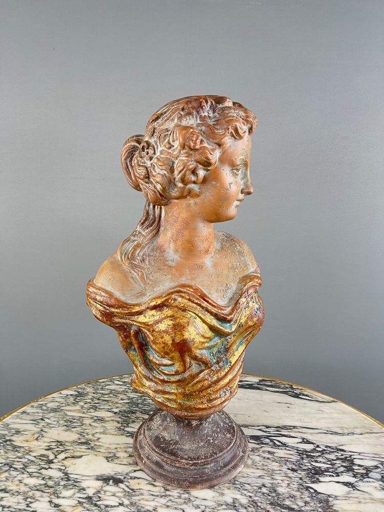 Busto femminile in terracotta, Italia, XX secolo