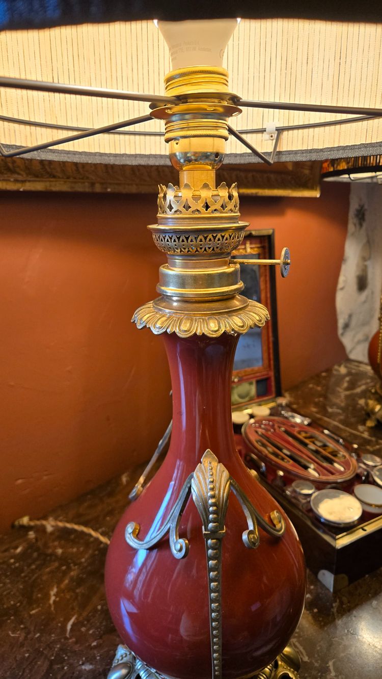 Coppia di lampade in porcellana rossa e bronzo, XIX secolo