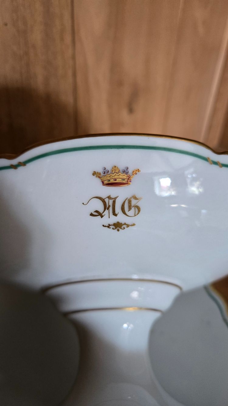 Pair of cups on pedestals, Marquis crown, 19th century