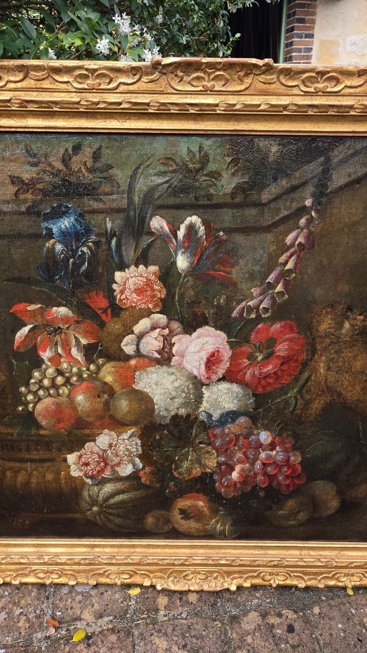 Natura morta con fiori, frutta, scimmia, pappagallo e cane. XVII secolo.