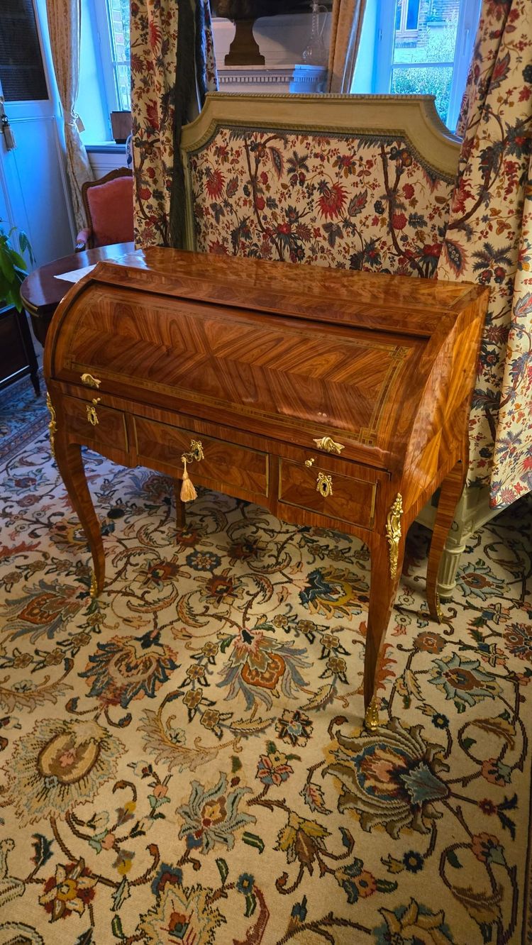 Bureau à Cylindre De Milieu, Travail Parisien D’époque Louis XV