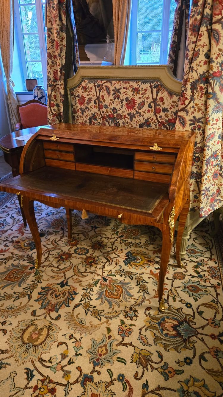 Bureau à Cylindre De Milieu, Travail Parisien D’époque Louis XV