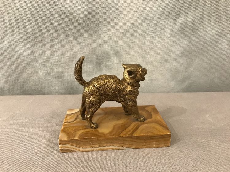 Piccolo gatto in bronzo su base di marmo della fine del XIX secolo