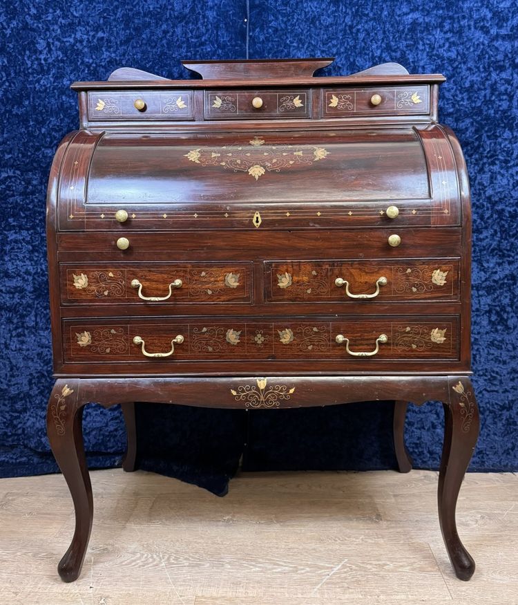 Bureau cylindre en acajou et marqueterie en incrustation vers 1900