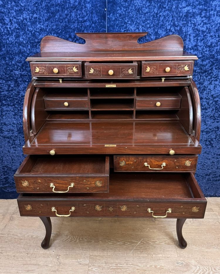 Bureau cylindre en acajou et marqueterie en incrustation vers 1900