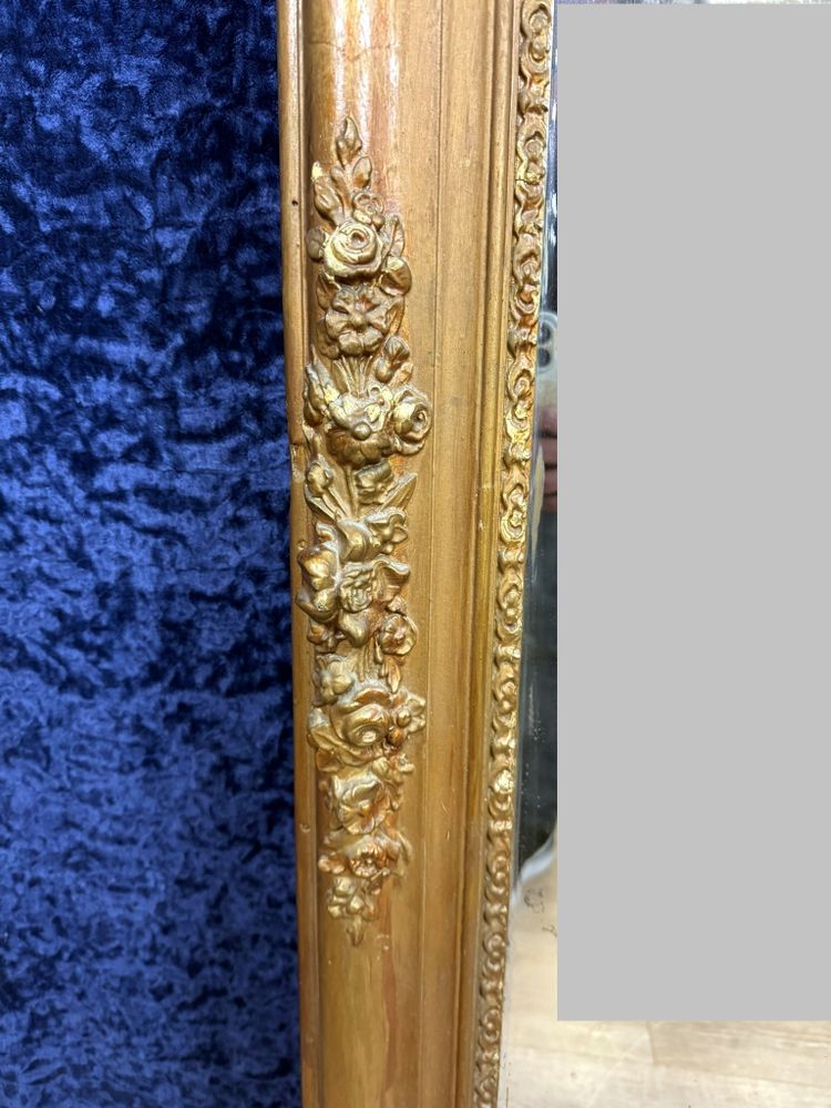 Empire period mirror in wood and gilded stucco circa 1810-1820