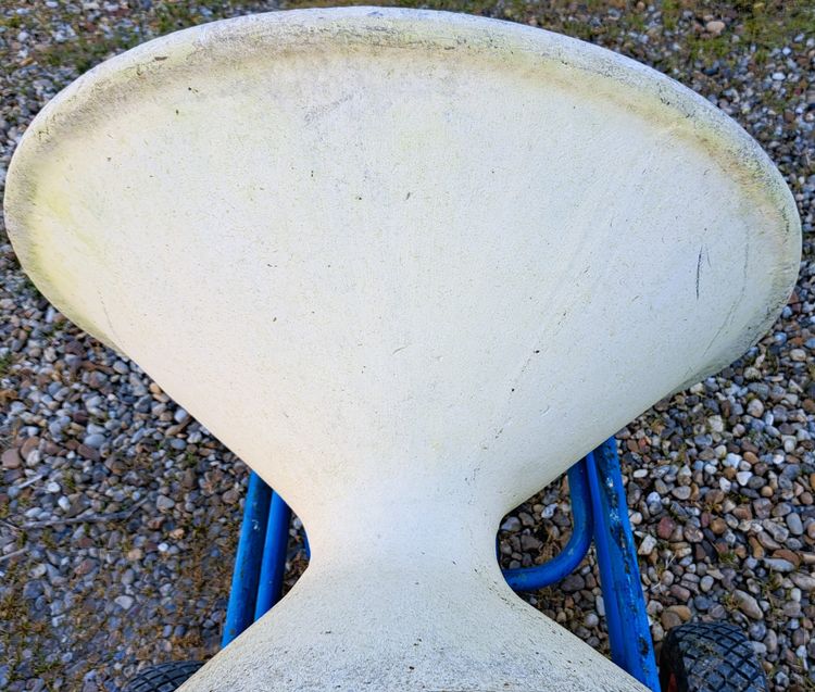 Grey concrete diabolo planter in the Willy Guhl style from the 1970s