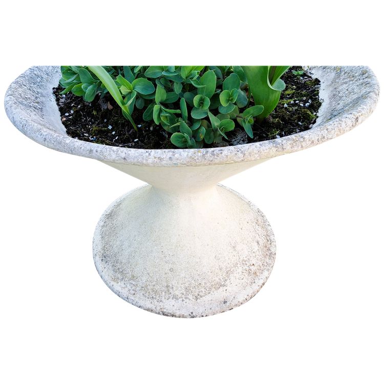 Grey concrete diabolo planter in the Willy Guhl style from the 1970s