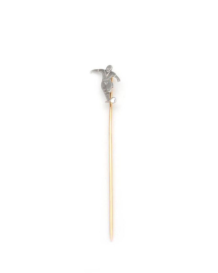 Epingle footballeur Art Deco en or 18k et platine, sport, bijou foot, ballon, sportif, bijou ancien 