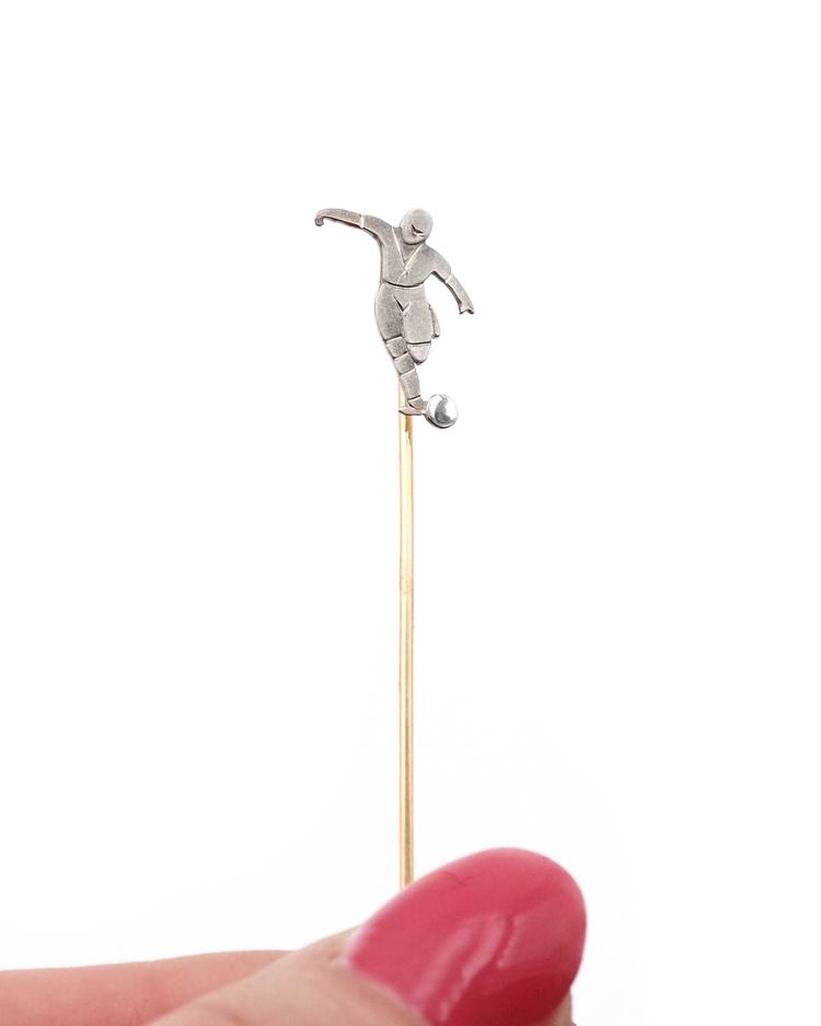 Epingle footballeur Art Deco en or 18k et platine, sport, bijou foot, ballon, sportif, bijou ancien 
