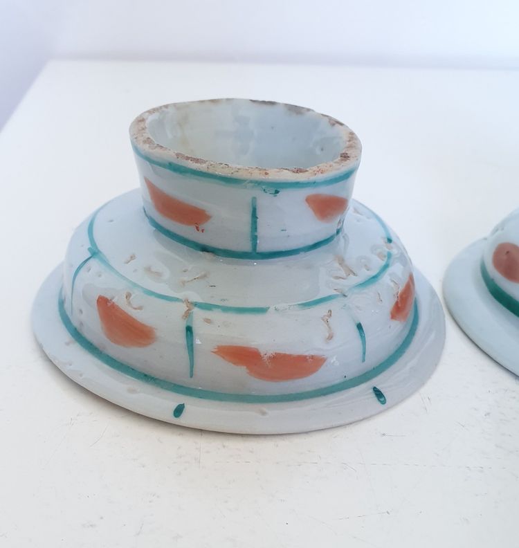 Pair of chinese bencharong pedestal dishes, late Qing dynasty