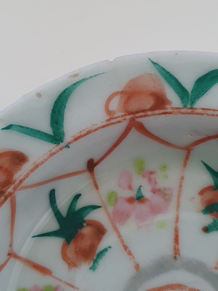 Pair of chinese bencharong pedestal dishes, late Qing dynasty