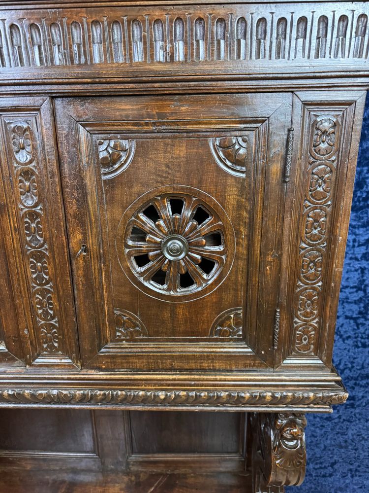 Cabinet dressoir style renaissance en chêne circa 1850