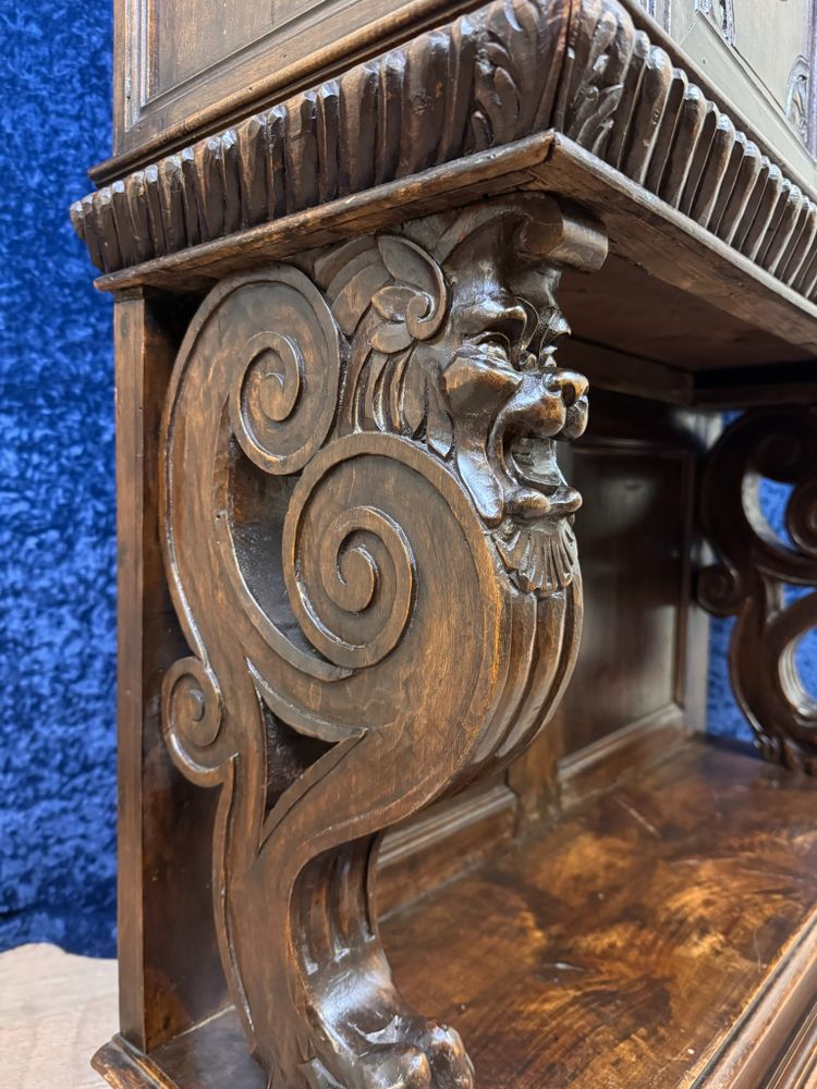 Cabinet dressoir style renaissance en chêne circa 1850