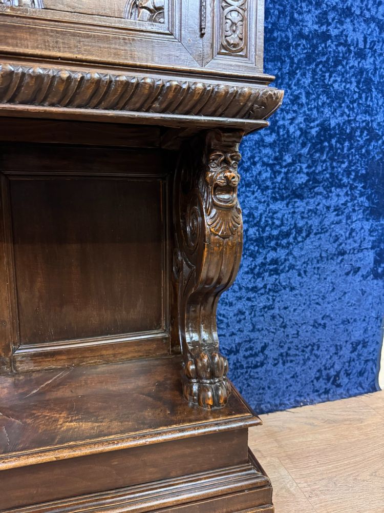 Cabinet dressoir style renaissance en chêne circa 1850
