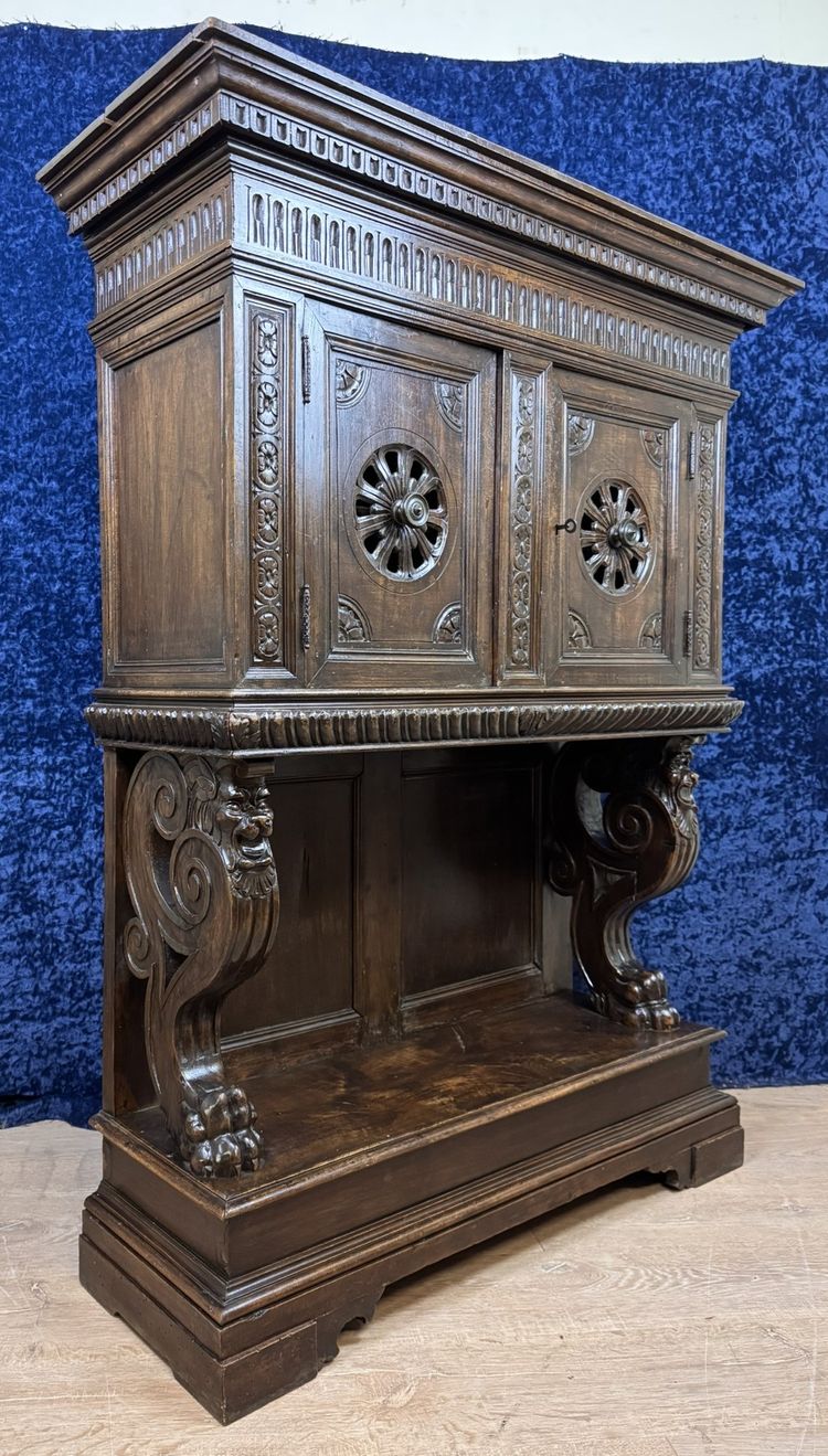 Cabinet dressoir style renaissance en chêne circa 1850