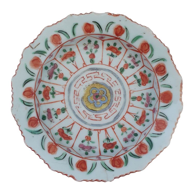 Late Qing Chinese porcelain Bencharong pedestal dish 