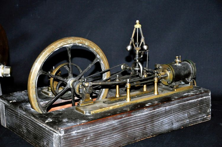 Maquette de machine à vapeur instrument scientifique XIXe siècle