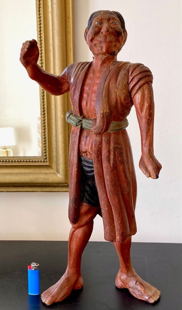 Japon, Peuple Aïnou, XIXème Siècle, ère Meiji, Statue d'Homme Aïnou En Bois Polychrome.