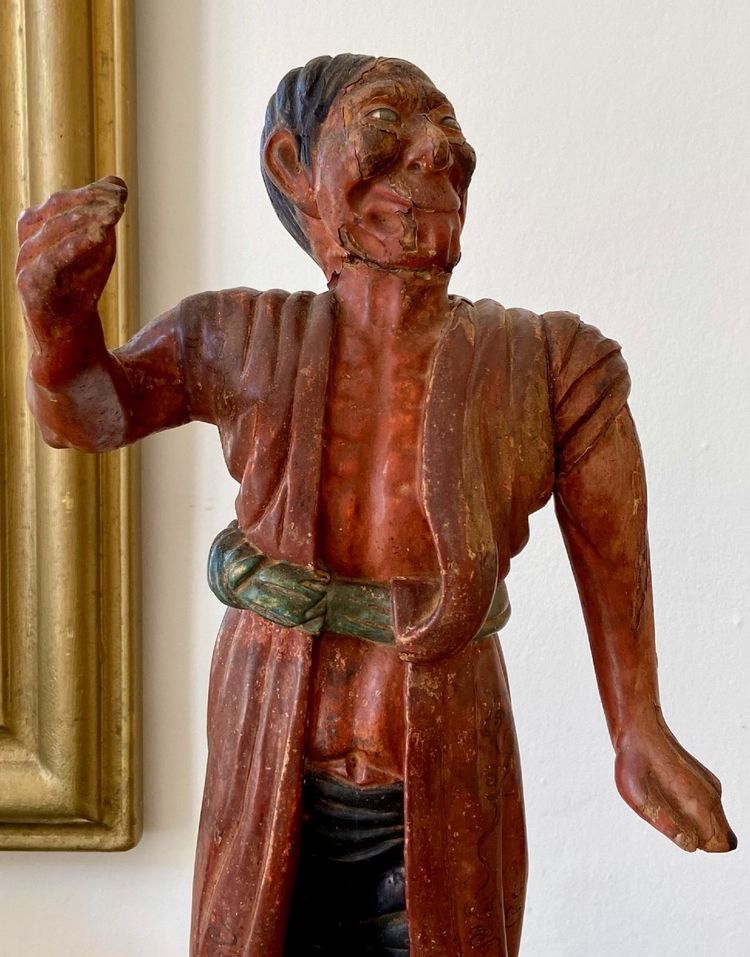 Japon, Peuple Aïnou, XIXème Siècle, ère Meiji, Statue d'Homme Aïnou En Bois Polychrome.