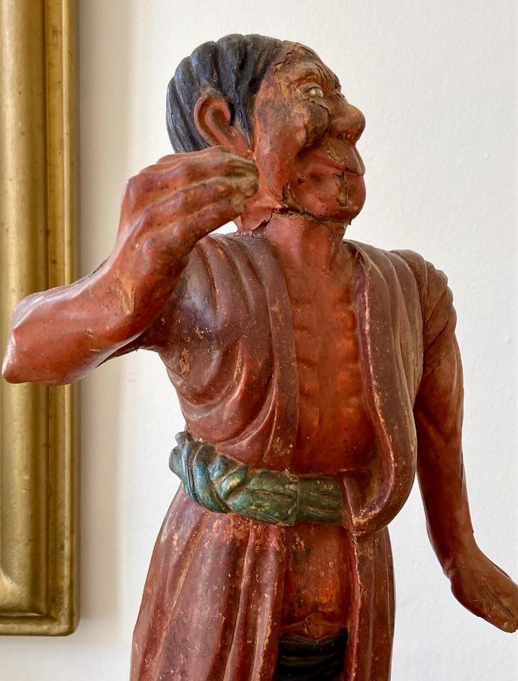 Japon, Peuple Aïnou, XIXème Siècle, ère Meiji, Statue d'Homme Aïnou En Bois Polychrome.