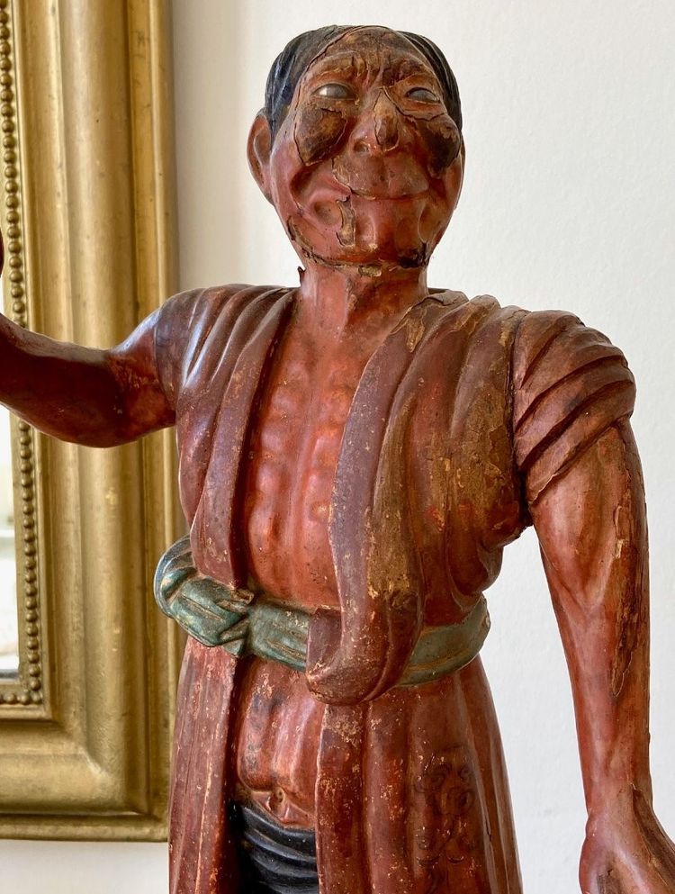 Japon, Peuple Aïnou, XIXème Siècle, ère Meiji, Statue d'Homme Aïnou En Bois Polychrome.