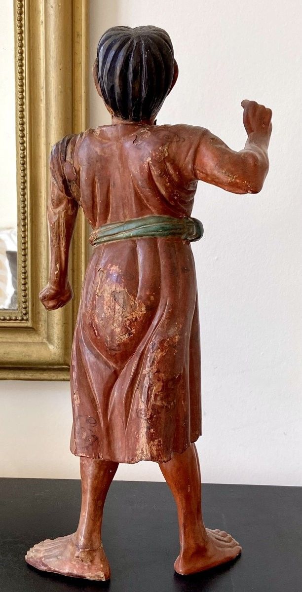 Japon, Peuple Aïnou, XIXème Siècle, ère Meiji, Statue d'Homme Aïnou En Bois Polychrome.