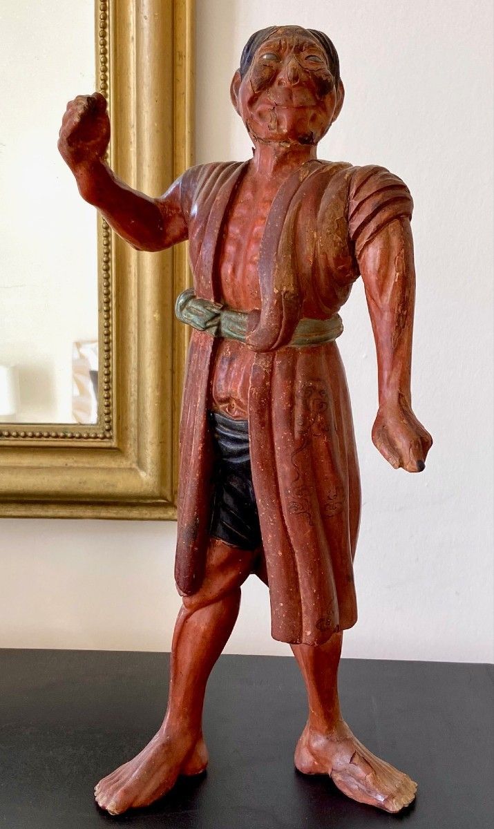 Japon, Peuple Aïnou, XIXème Siècle, ère Meiji, Statue d'Homme Aïnou En Bois Polychrome.