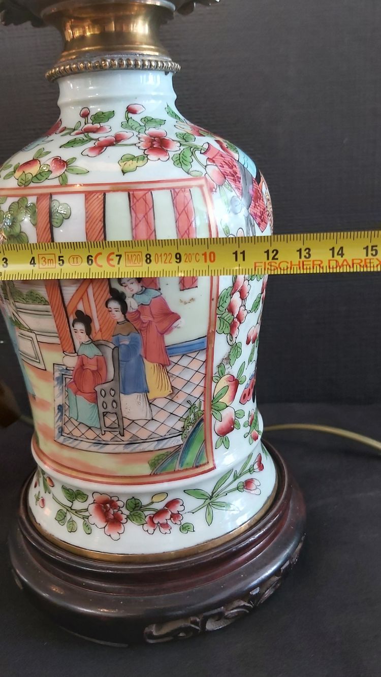 Lampada in porcellana di Bayeux con decorazione ispirata a Canton, metà del XIX secolo.