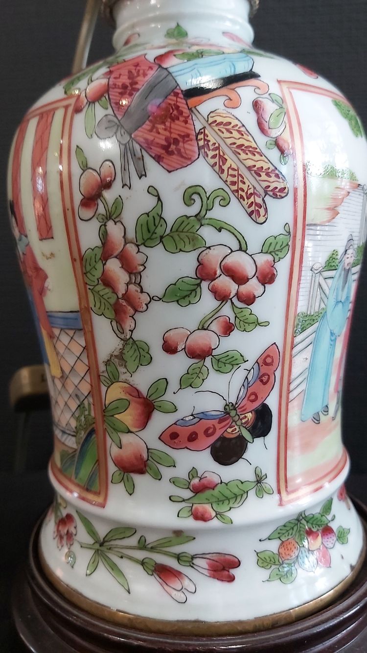 Lampada in porcellana di Bayeux con decorazione ispirata a Canton, metà del XIX secolo.