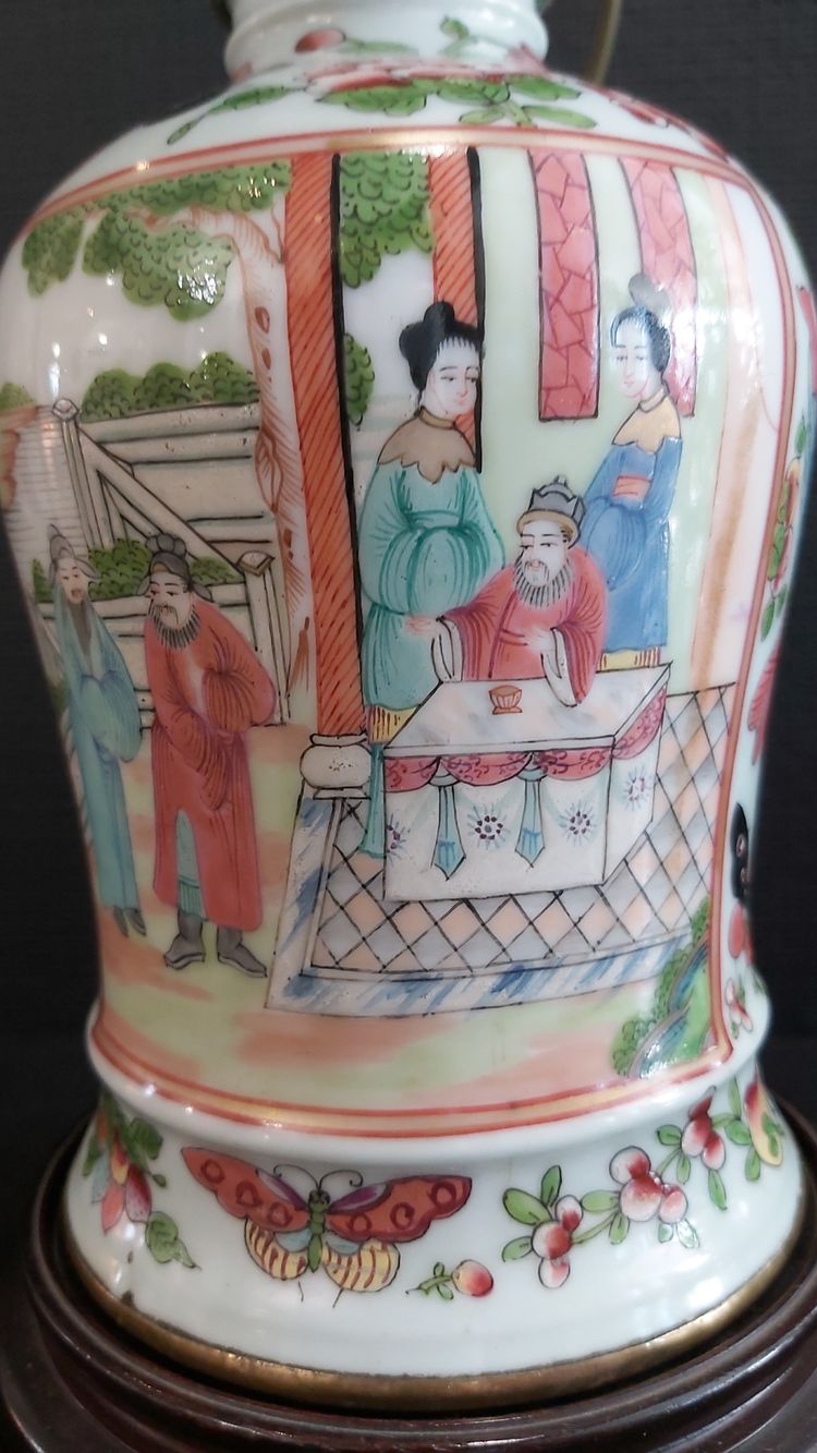 Lampada in porcellana di Bayeux con decorazione ispirata a Canton, metà del XIX secolo.