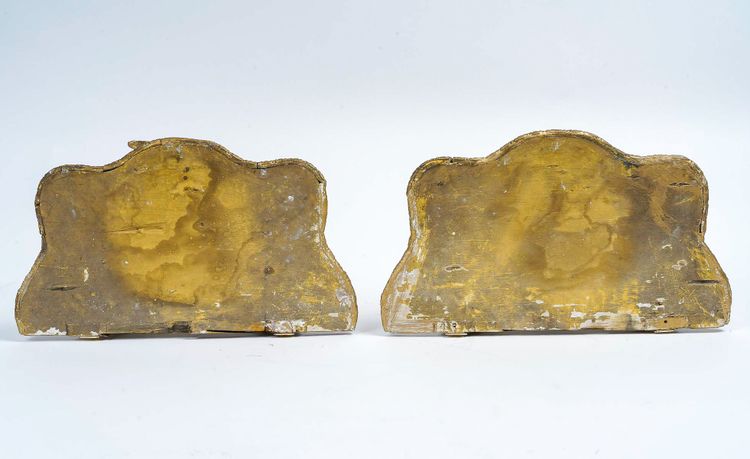 Coppia di piccole mensole da parete in legno intagliato e dorato, Italia, metà del XIX secolo