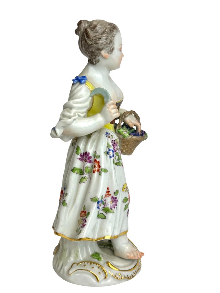 Meissen - Figurine En Porcelaine Enfant jardinier avec panier à vin