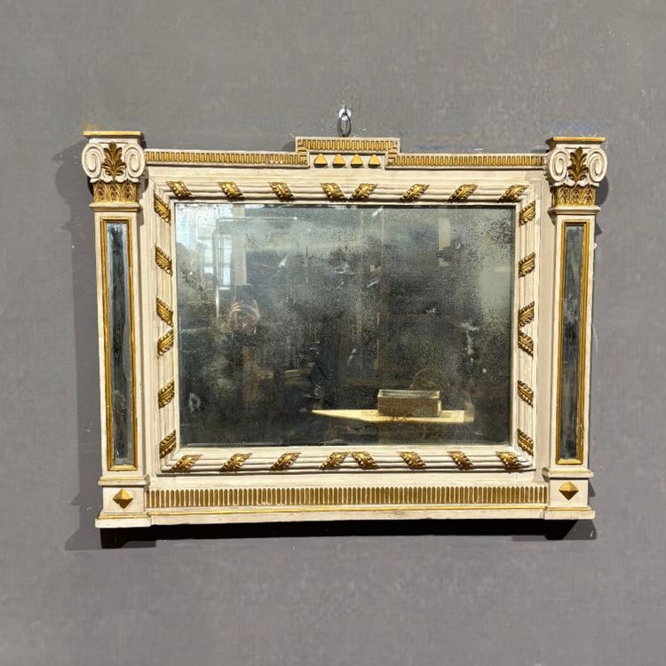 Miroir ancien laqué et doré